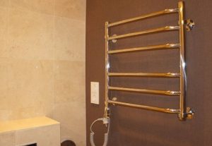 Установка электрического полотенцесушителя в ванной в Белгороде